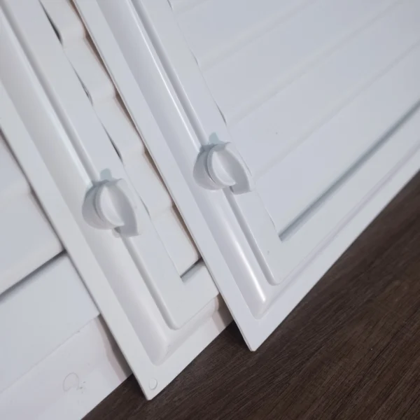 نوافذ التهوية اللاصقة