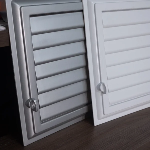 نوافذ التهوية اللاصقة