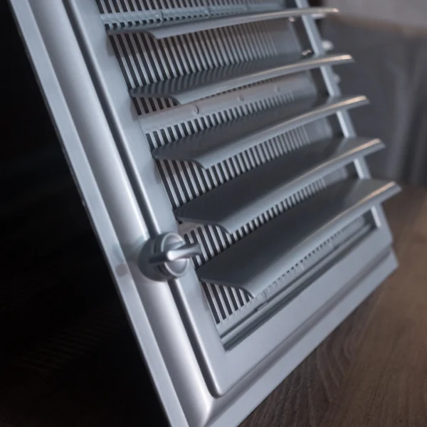 نوافذ التهوية اللاصقة