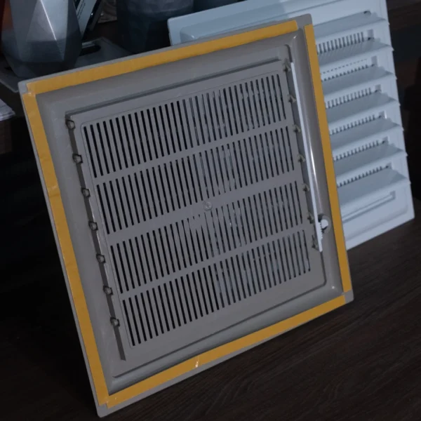 نوافذ التهوية اللاصقة